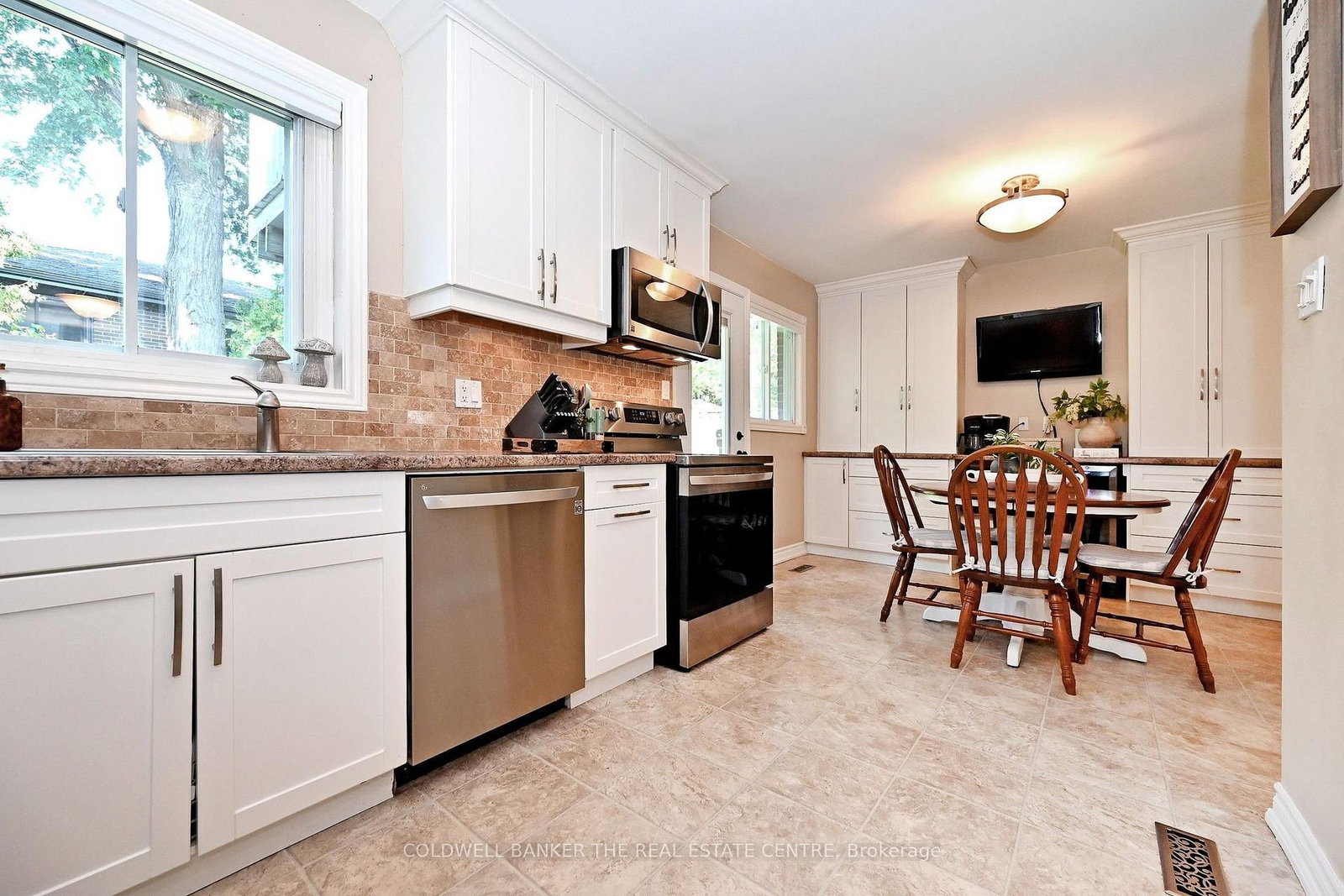 140 Lundy's Lane • Newmarket, ON photo 13