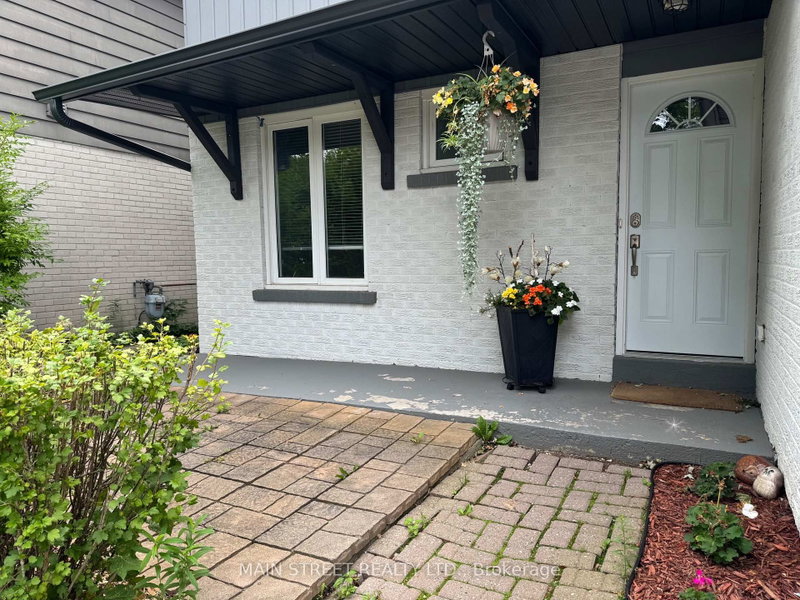 233 Thoms Crescent
