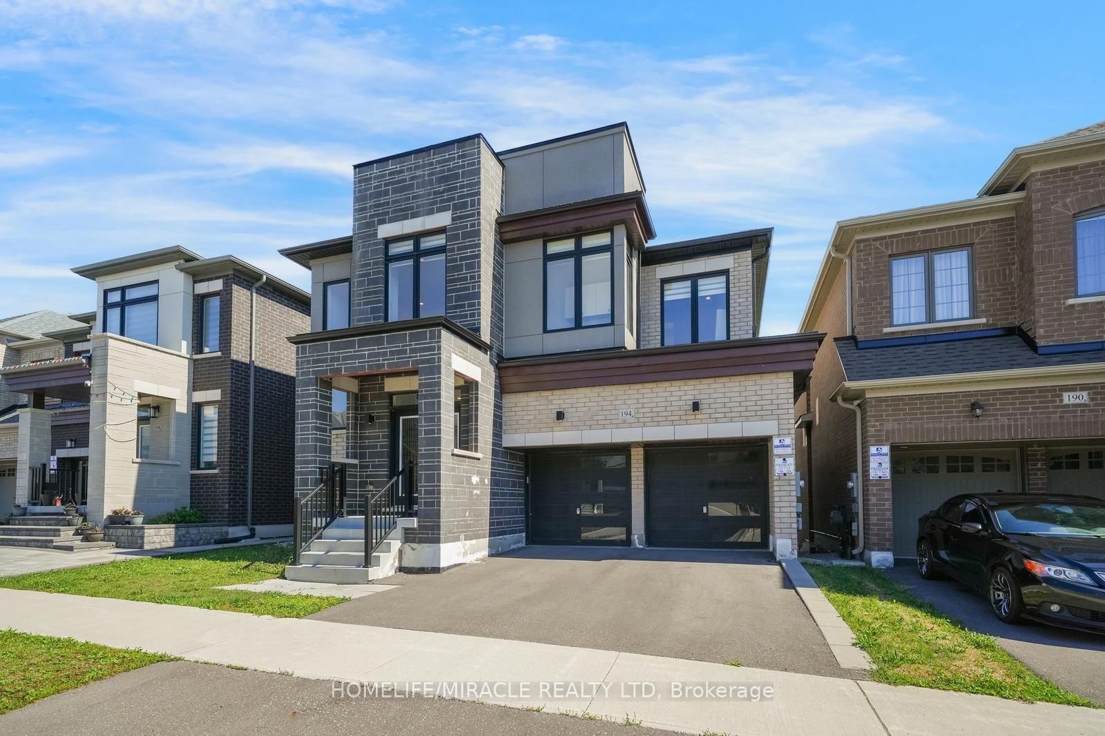 194 Boundary Boulevard • Whitchurch-Stouffville, ON photo 1