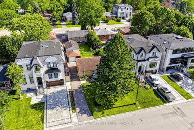 302 Palmer Avenue • Richmond Hill, ON photo 2