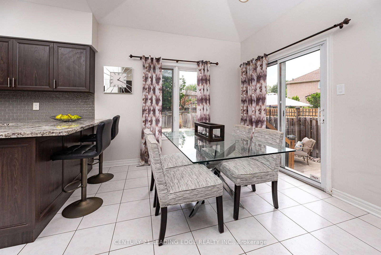 822 Surin Court • Newmarket, ON photo 10