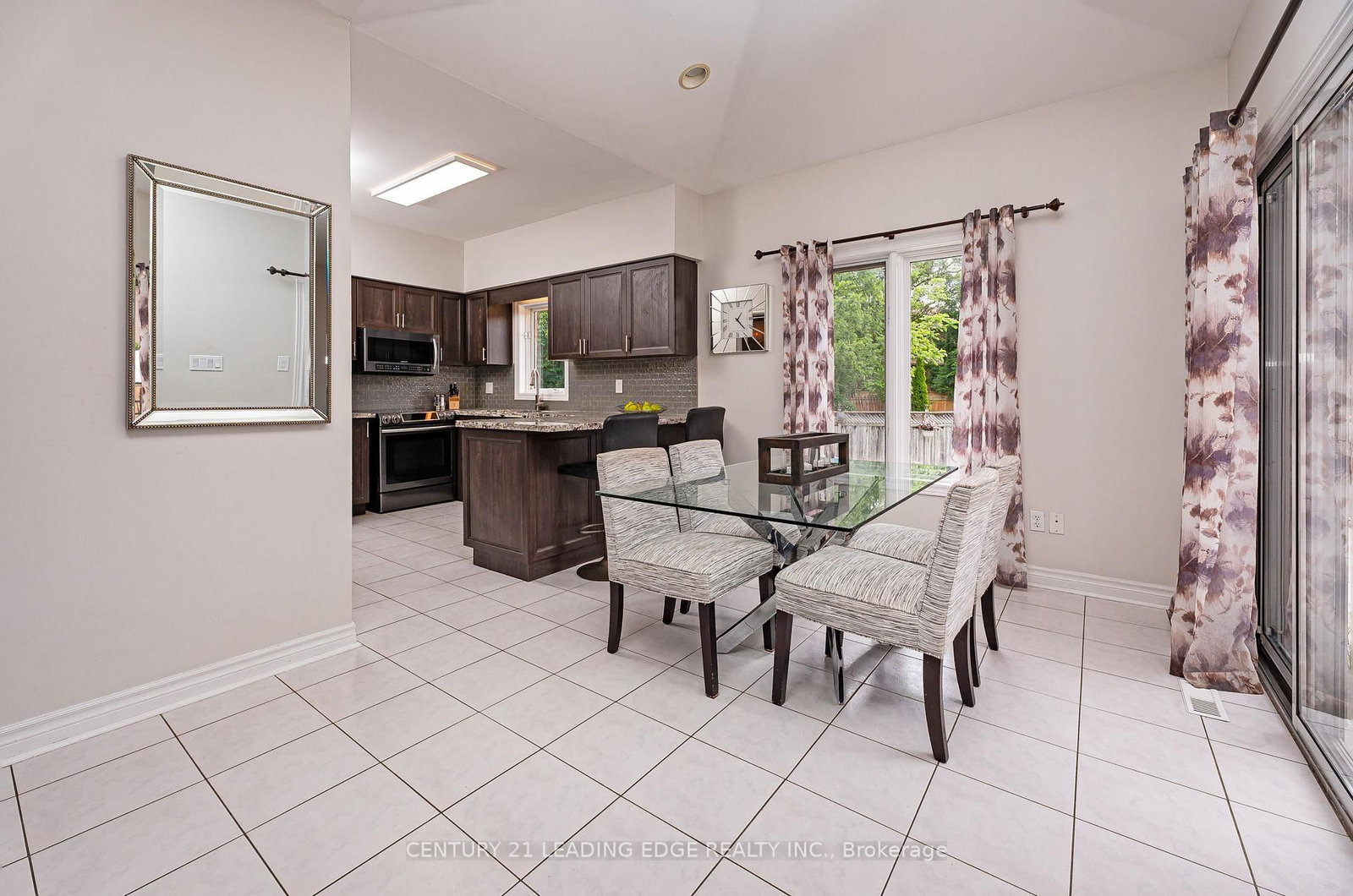 822 Surin Court • Newmarket, ON photo 11