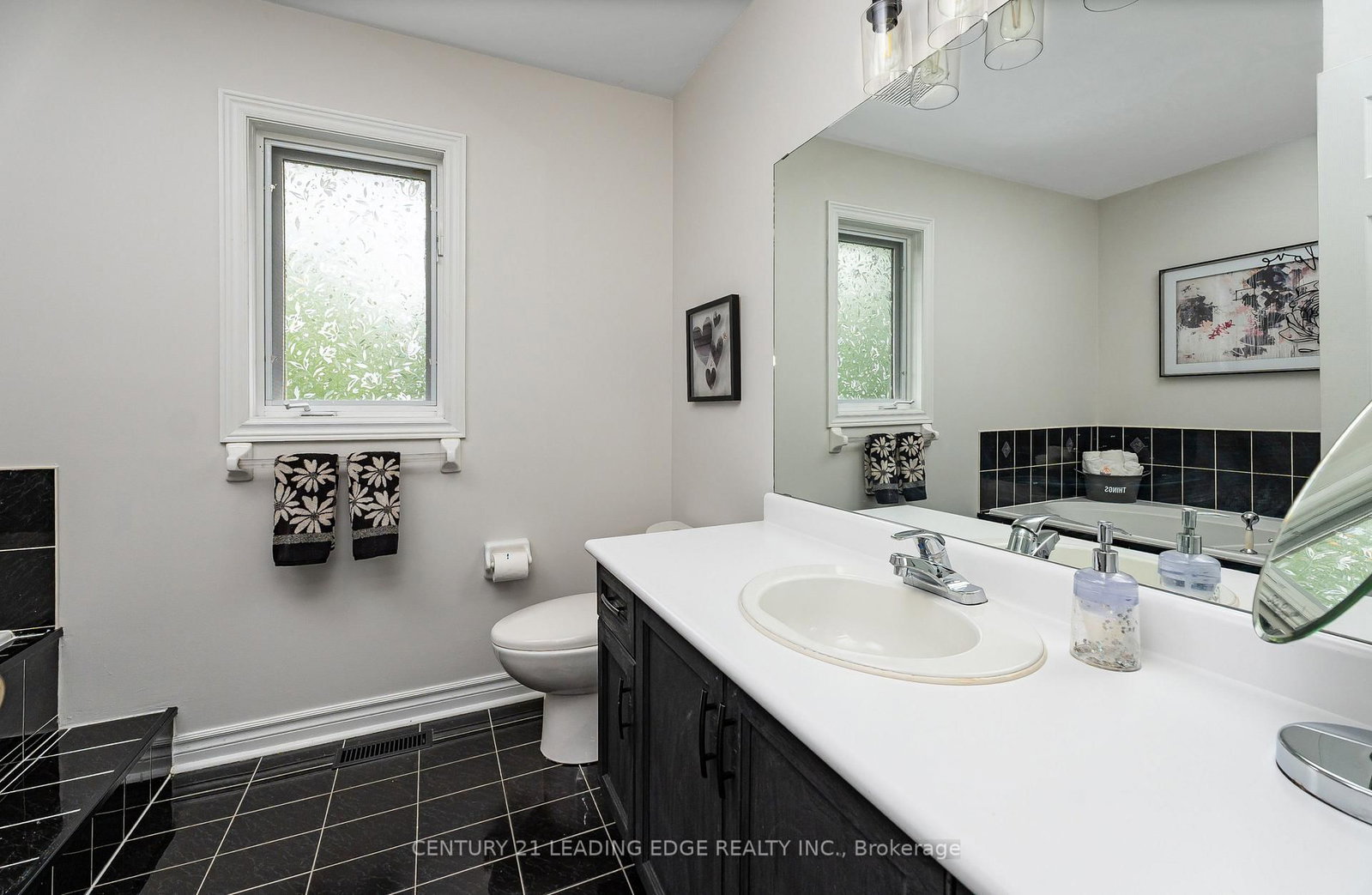 822 Surin Court • Newmarket, ON photo 17