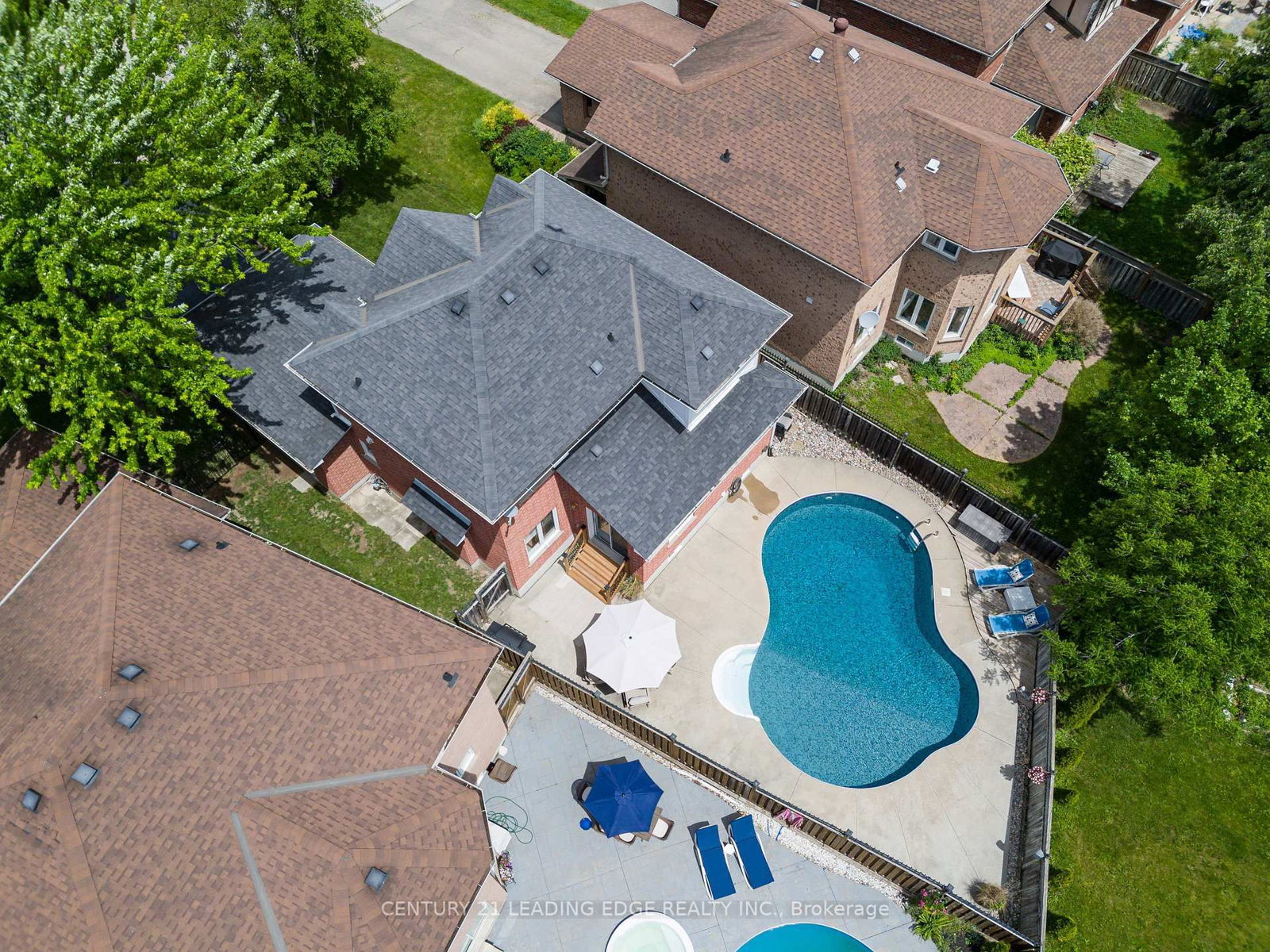 822 Surin Court • Newmarket, ON photo 35