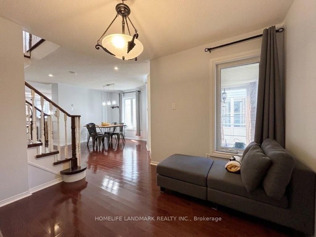 434 Heddle Crescent • Newmarket, ON photo 6