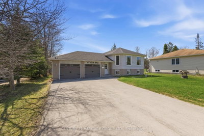 27 Creek Drive • Georgina, ON photo 3