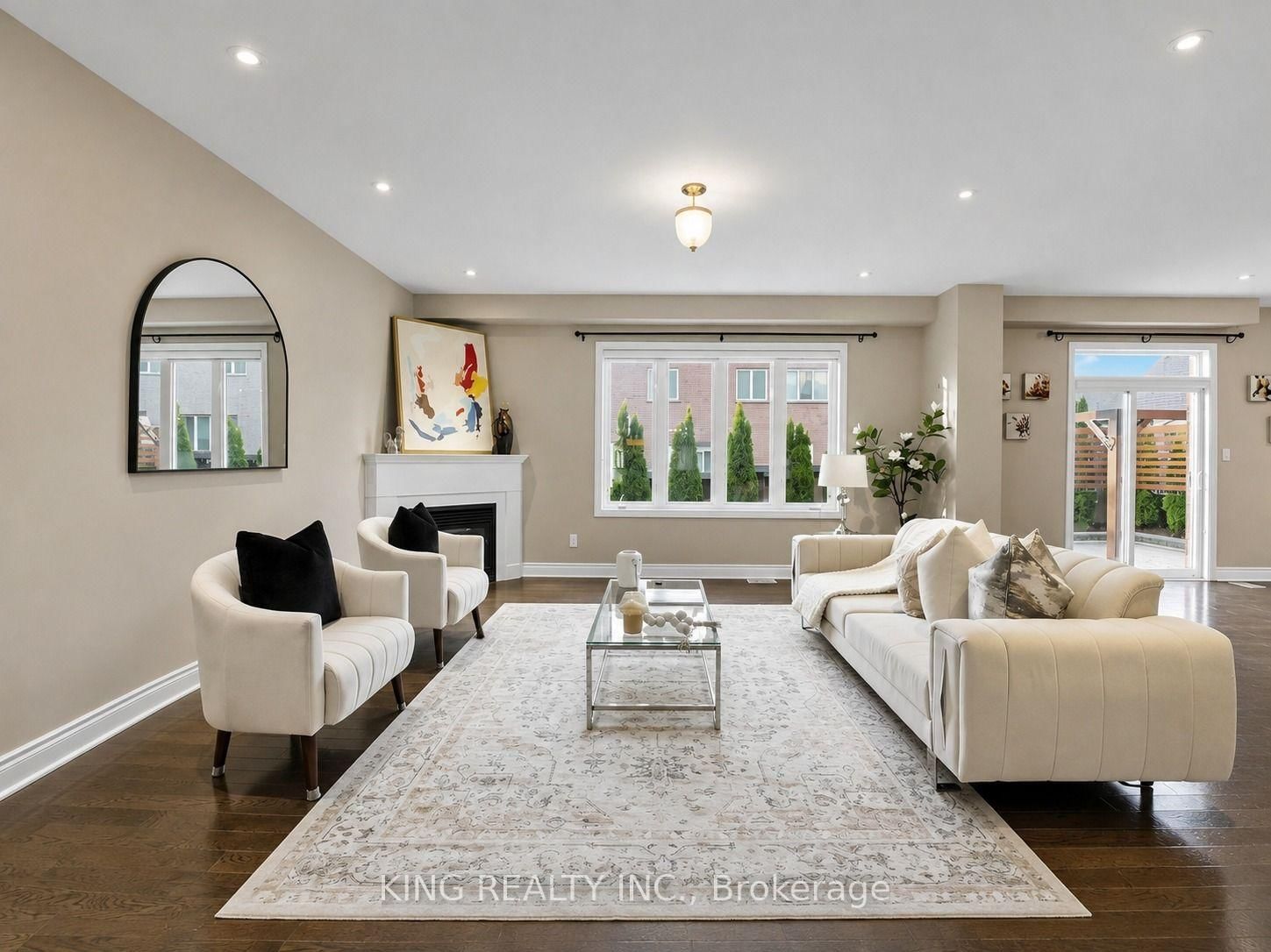 939 Goring Circle • Newmarket, ON photo 8