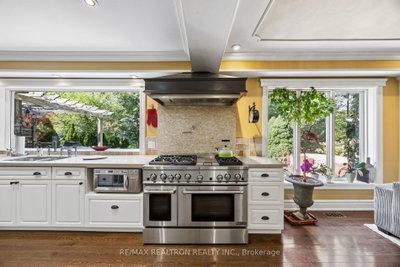 14 Rougecrest Drive • Markham, ON photo 8