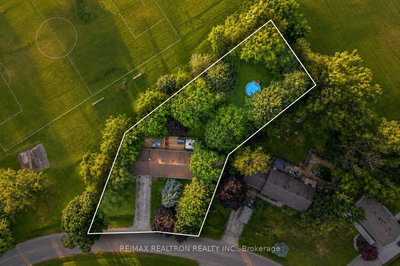 15 Park Road • Bradford West Gwillimbury, ON photo 3