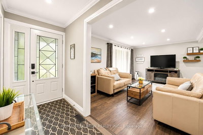 15 Park Road • Bradford West Gwillimbury, ON photo 5
