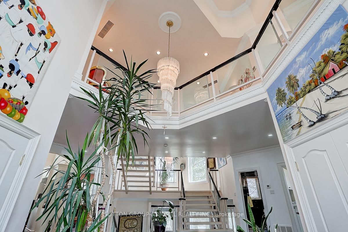 206 Arnold Avenue • Vaughan, ON photo 9