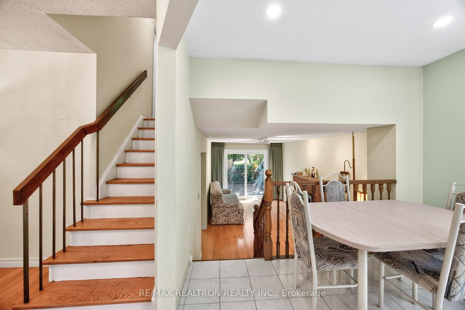 29 Springhead Gardens • Richmond Hill, ON photo 12