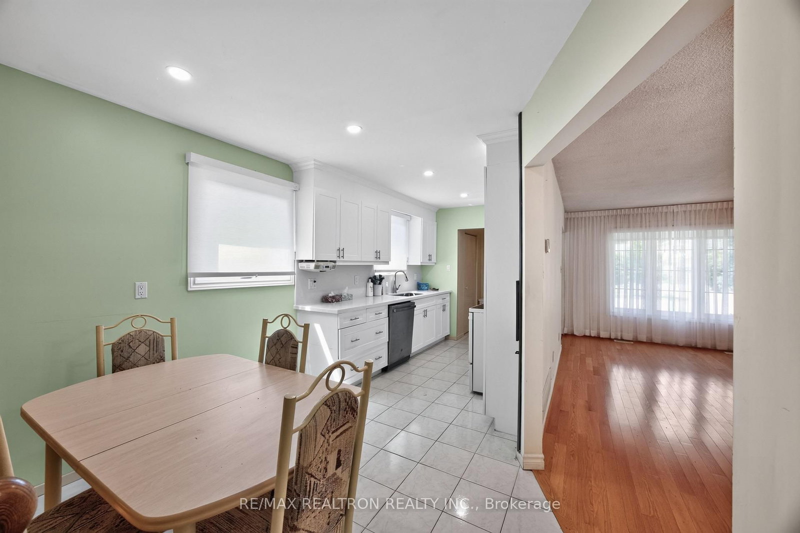 29 Springhead Gardens • Richmond Hill, ON photo 13
