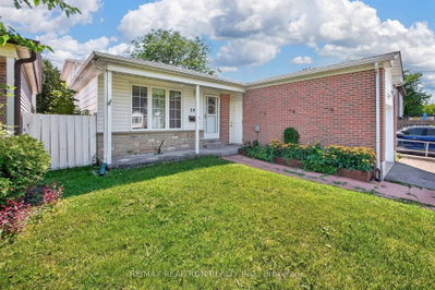 29 Springhead Gardens • Richmond Hill, ON photo 2