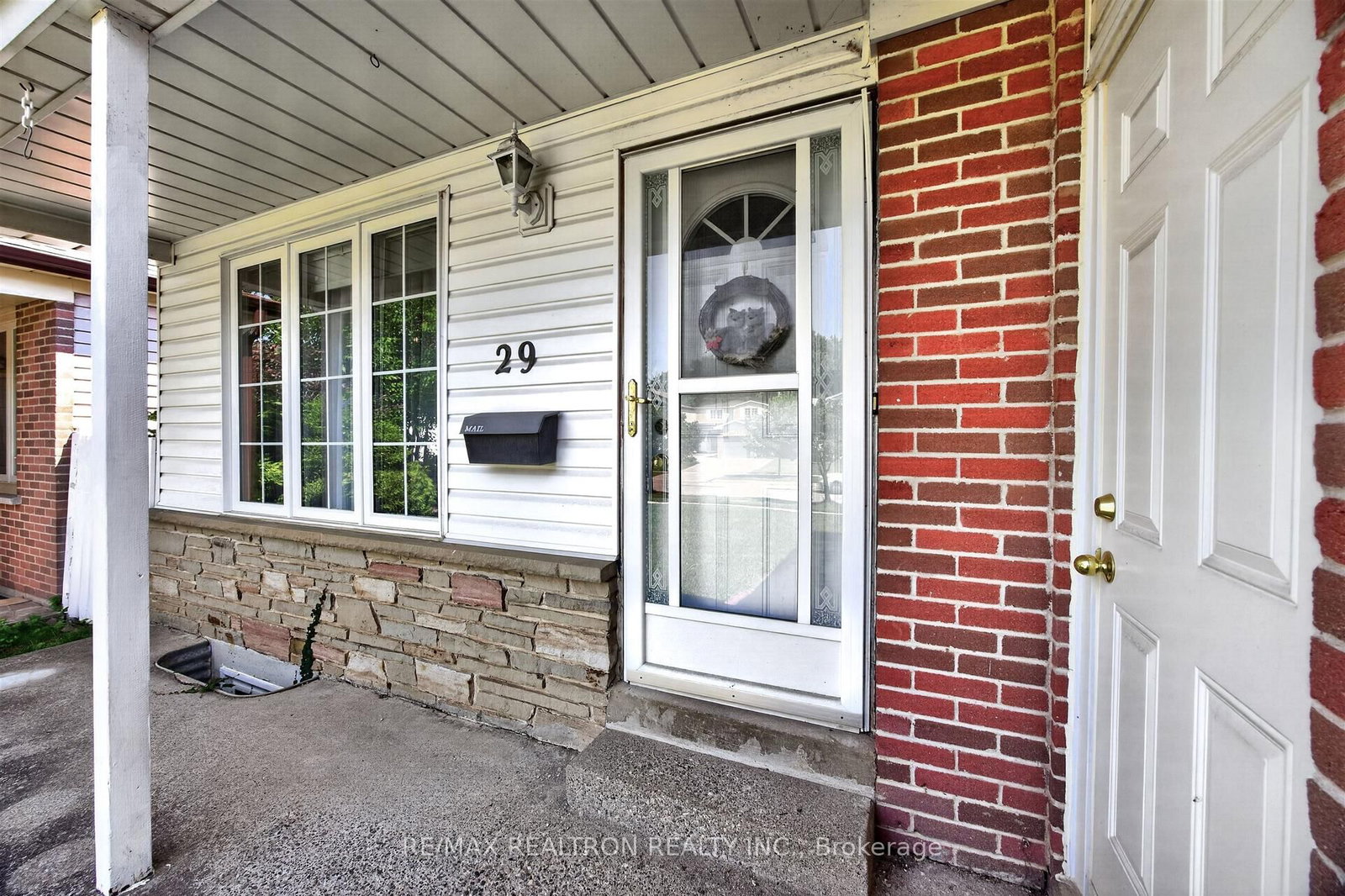 29 Springhead Gardens • Richmond Hill, ON photo 6