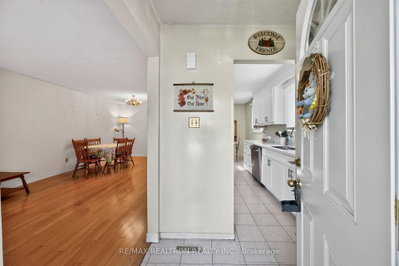 29 Springhead Gardens • Richmond Hill, ON photo 7