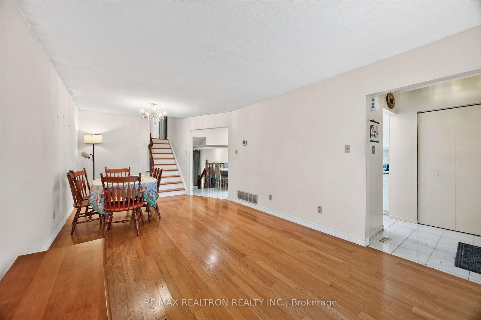 29 Springhead Gardens • Richmond Hill, ON photo 8