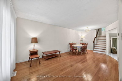 29 Springhead Gardens • Richmond Hill, ON photo 9