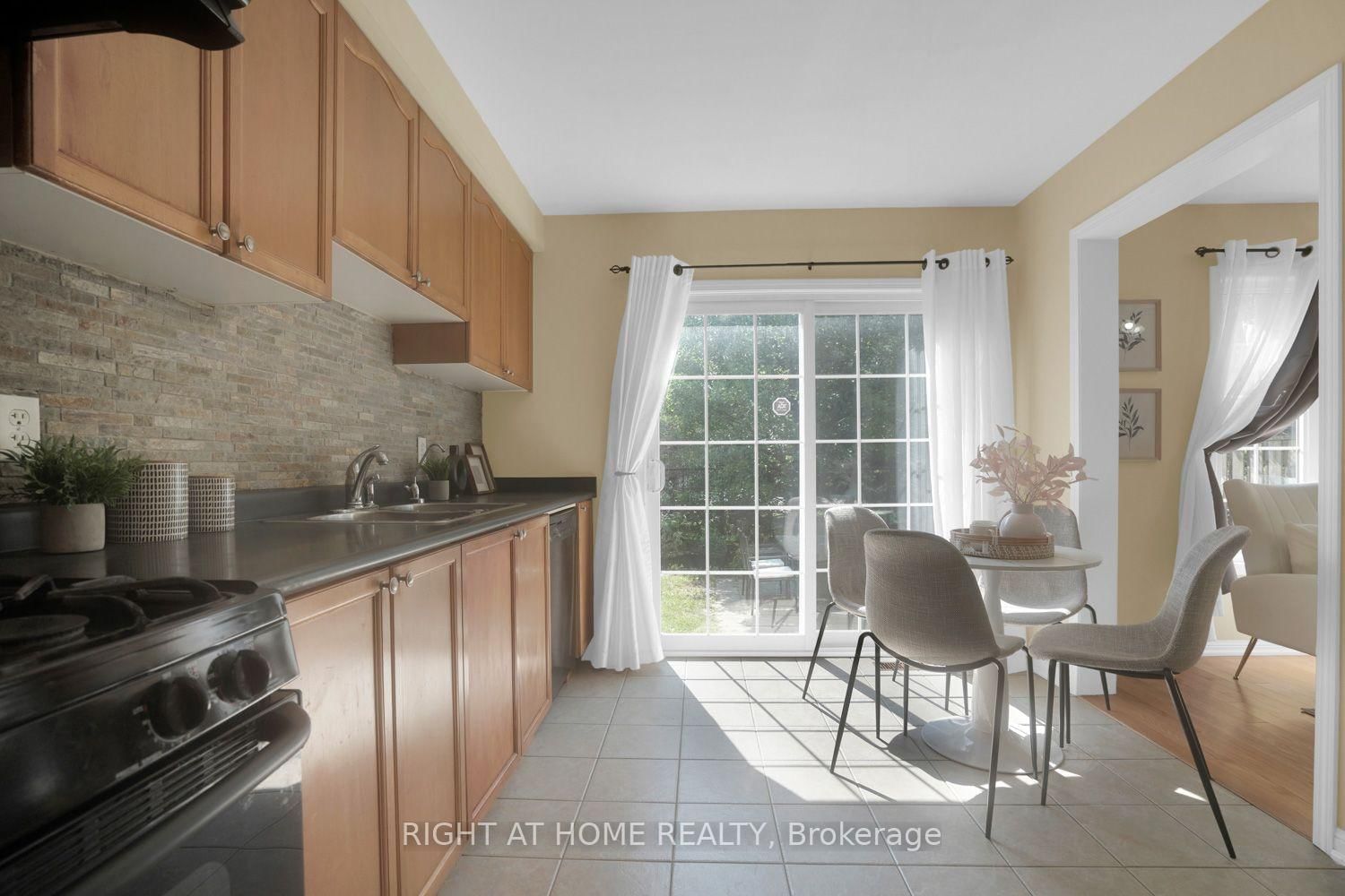 84 Dougherty Crescent • Whitchurch-Stouffville, ON photo 4