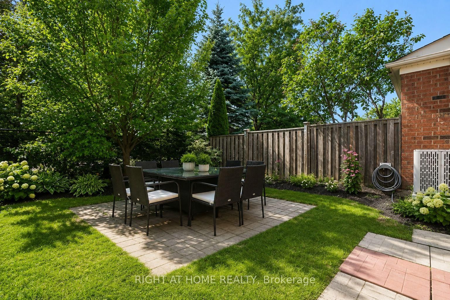 84 Dougherty Crescent • Whitchurch-Stouffville, ON photo 5
