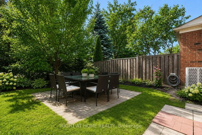 84 Dougherty Crescent • Whitchurch-Stouffville, ON photo 5