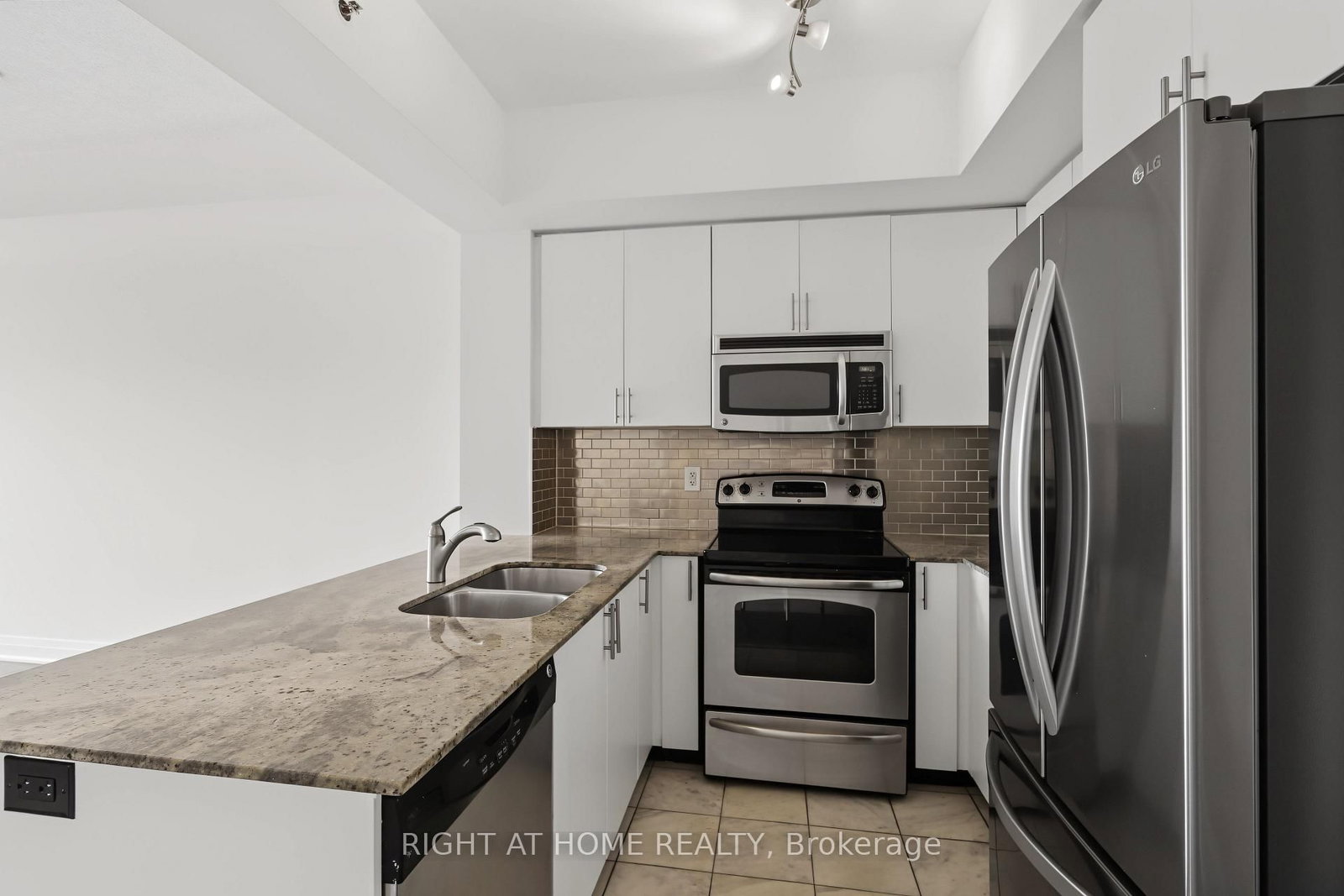 520 Steels Avenue W • #1108 • Vaughan, ON photo 15