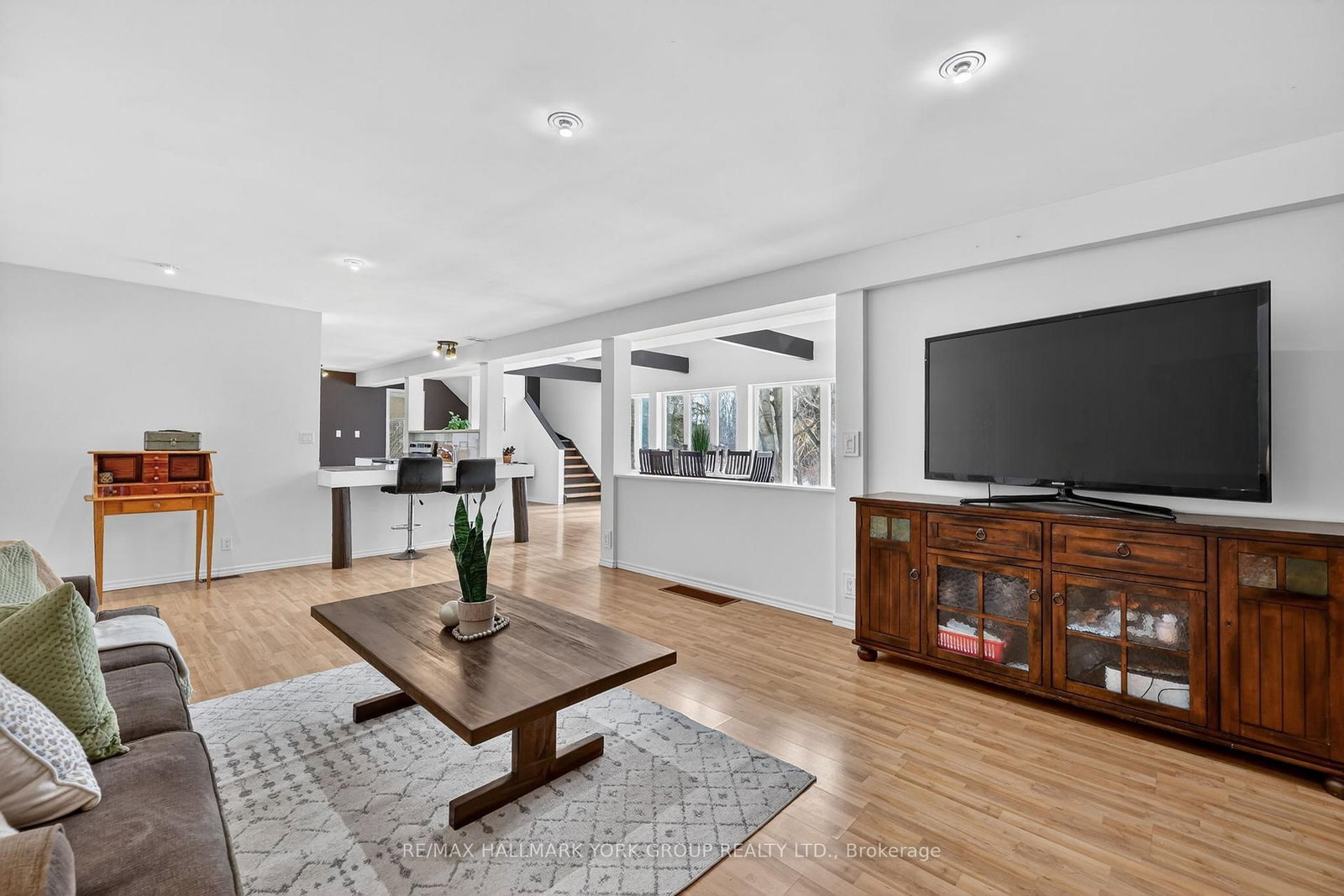 5768 Smith Boulevard • Georgina, ON photo 5