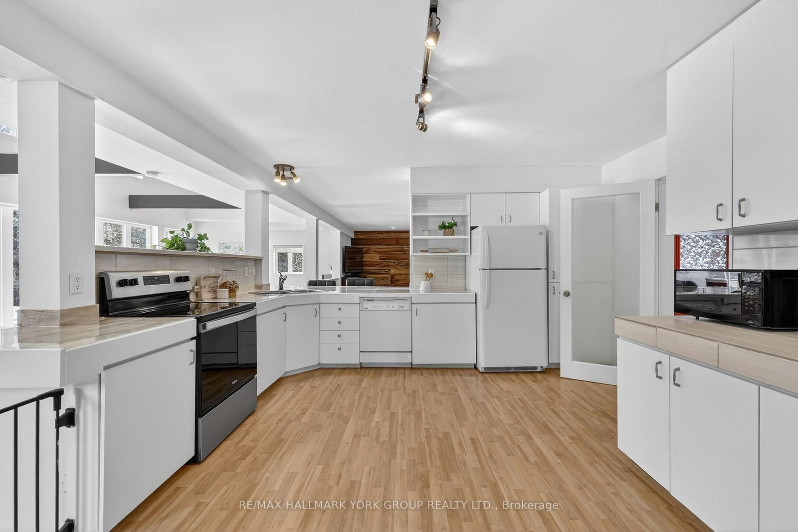 5768 Smith Boulevard • Georgina, ON photo 6