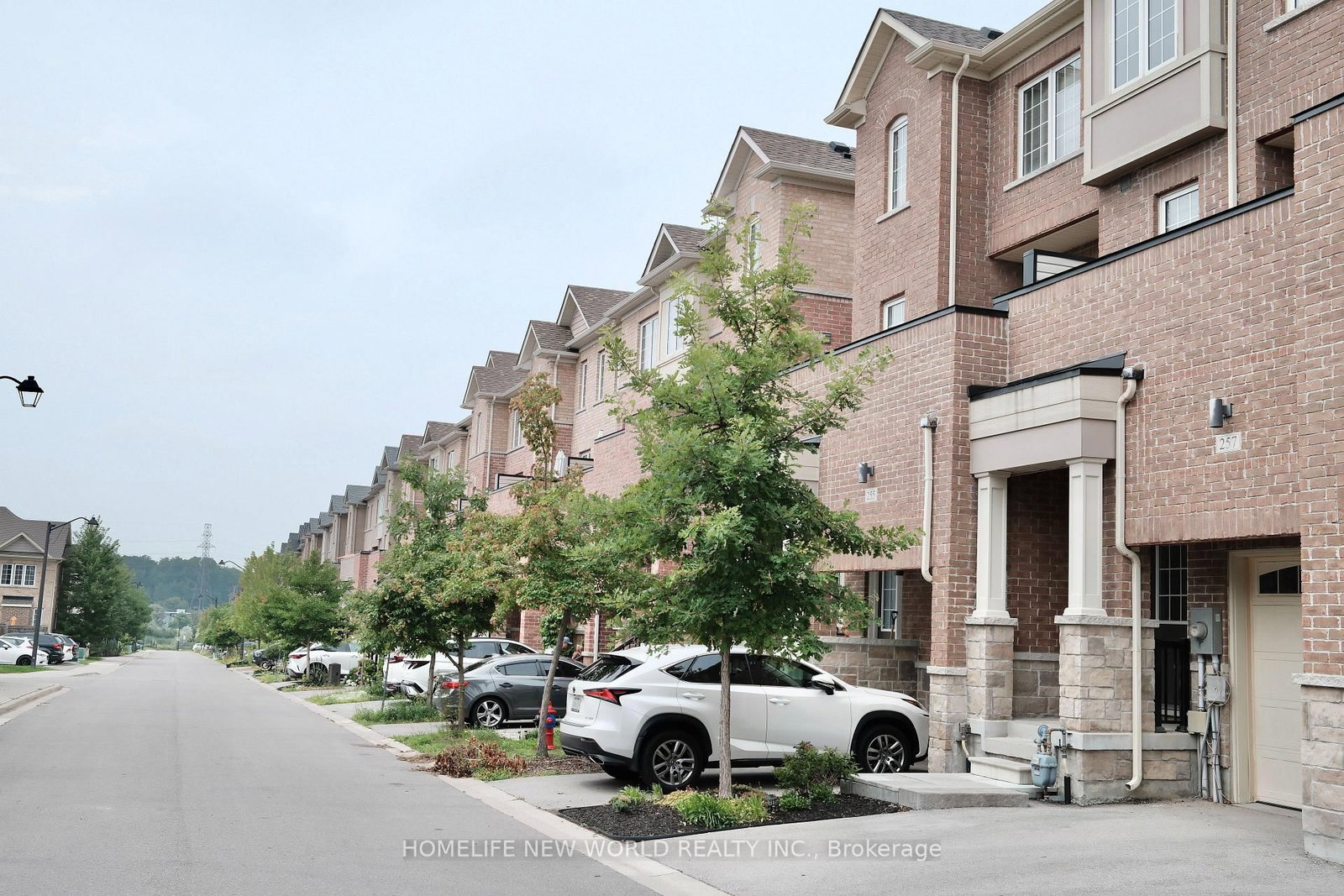 257 Harding Park Street • Newmarket, ON photo 2