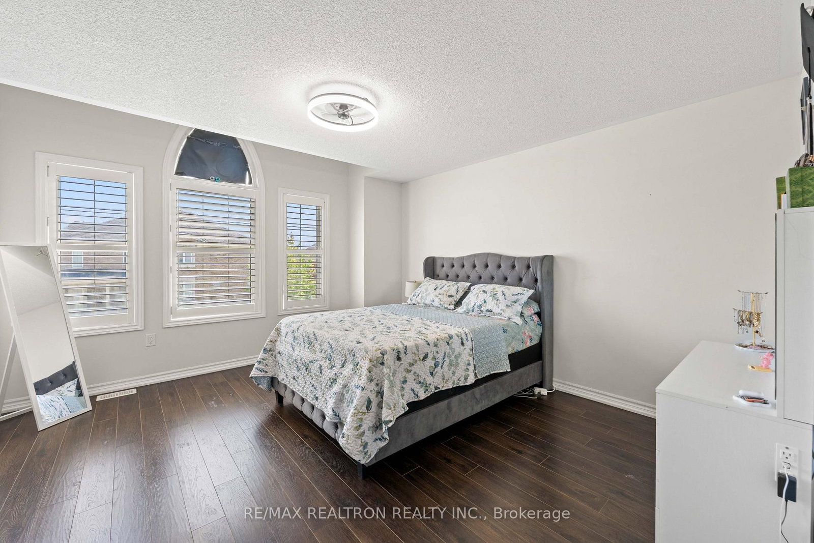 2072 Allison Street • Innisfil, ON photo 32