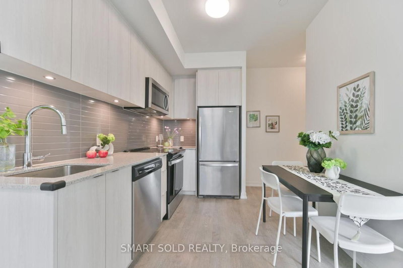 909E - 8868 Yonge Street