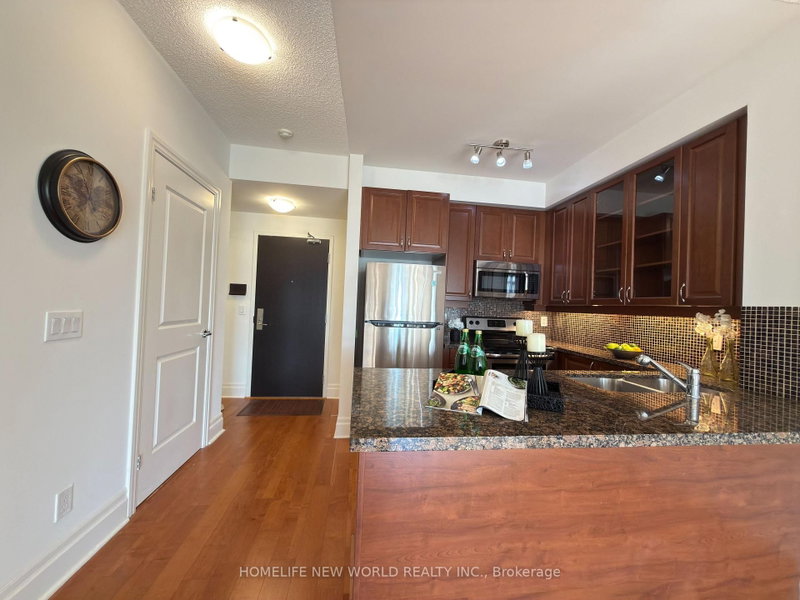151 Upper Duke Cres photo 5