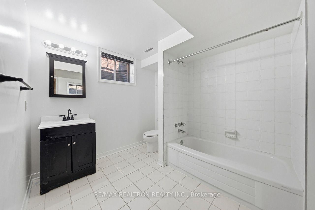 19 Prince Edward Boulevard • Markham, ON photo 47