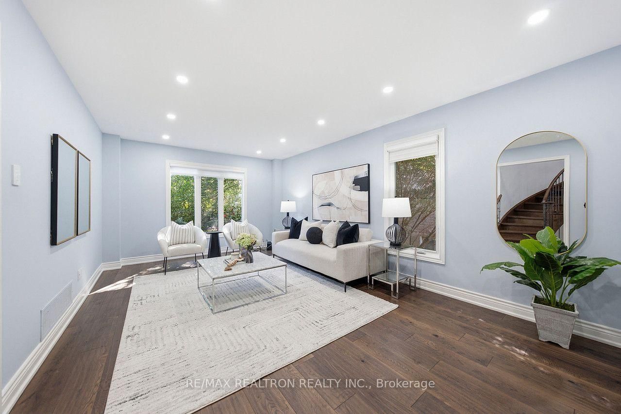 19 Prince Edward Boulevard • Markham, ON photo 8
