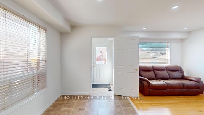570 Hoover Park Drive • Whitchurch-Stouffville, ON photo 12