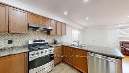 570 Hoover Park Drive • Whitchurch-Stouffville, ON photo 17
