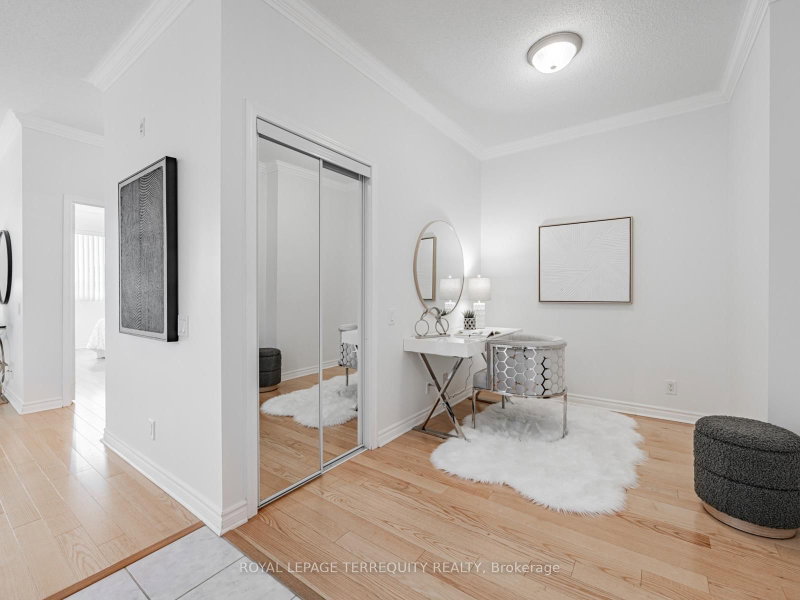 215 - 11121 Yonge Street