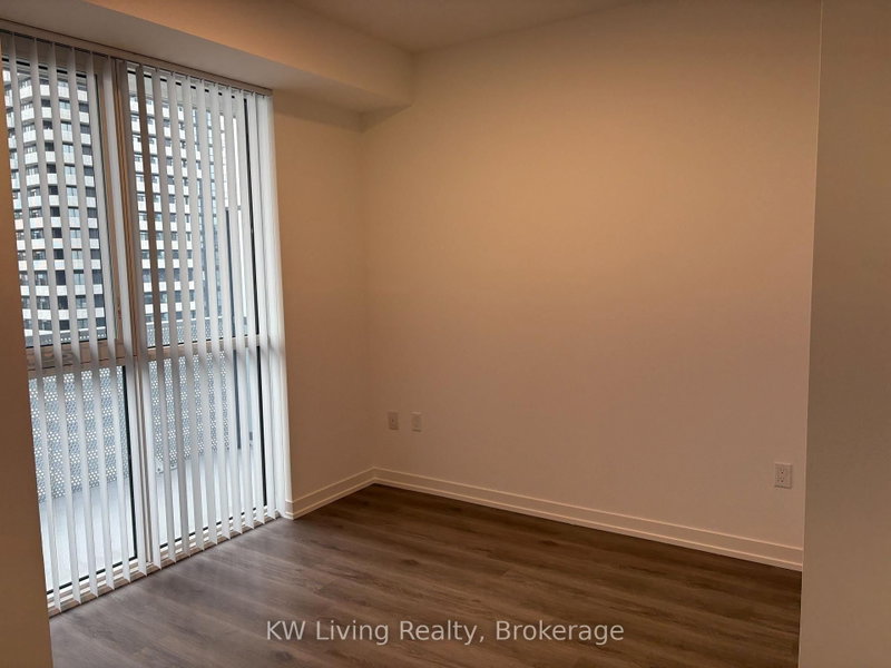 3916 - 28 Interchange Way