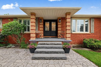 36 Mulock Drive • Bradford West Gwillimbury, ON photo 2