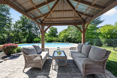 36 Mulock Drive • Bradford West Gwillimbury, ON photo 9