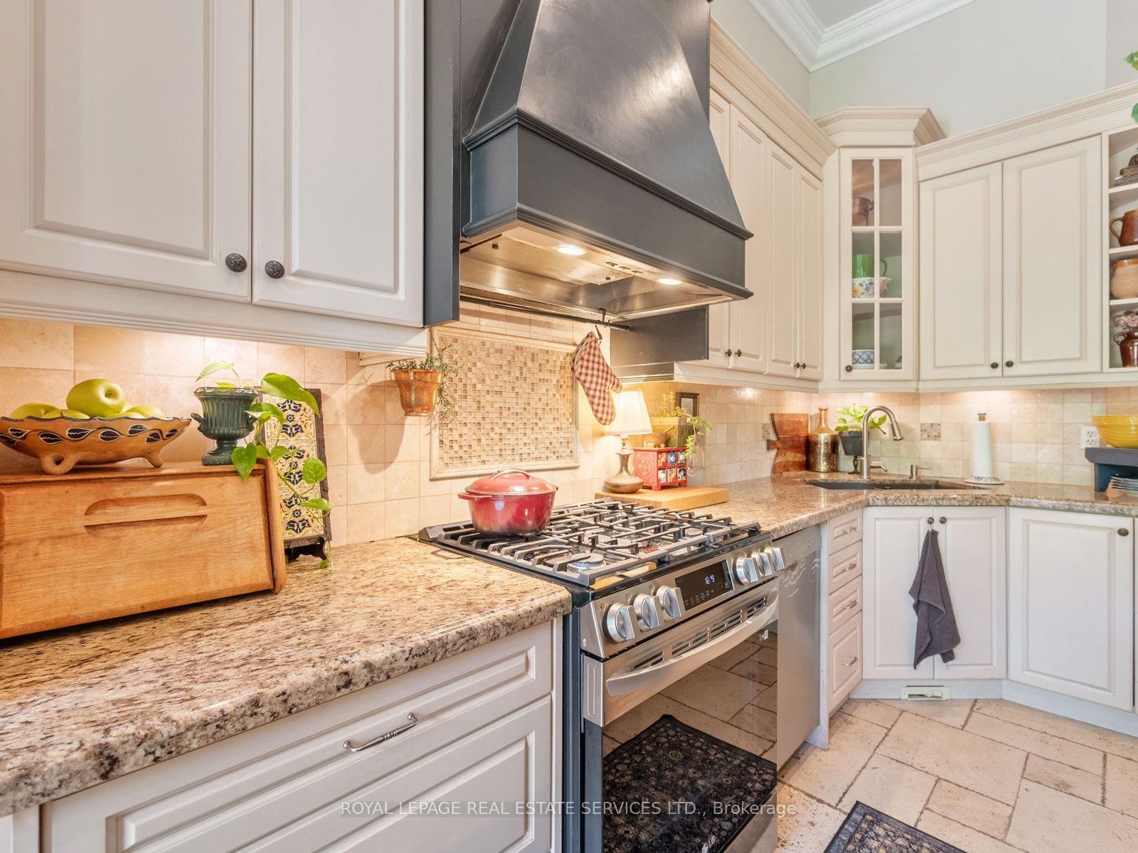 84 Sandway Crescent • Vaughan, ON photo 16