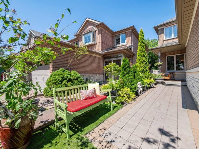 84 Sandway Crescent • Vaughan, ON photo 2