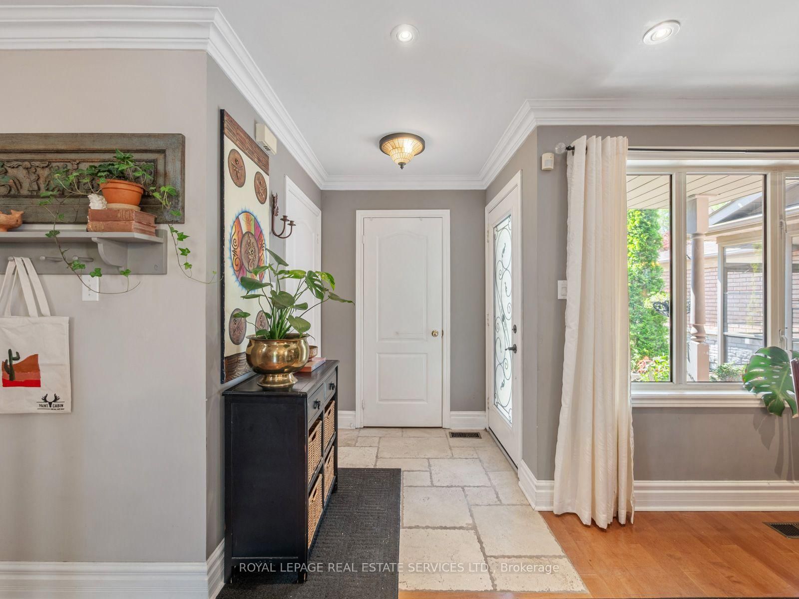 84 Sandway Crescent • Vaughan, ON photo 4