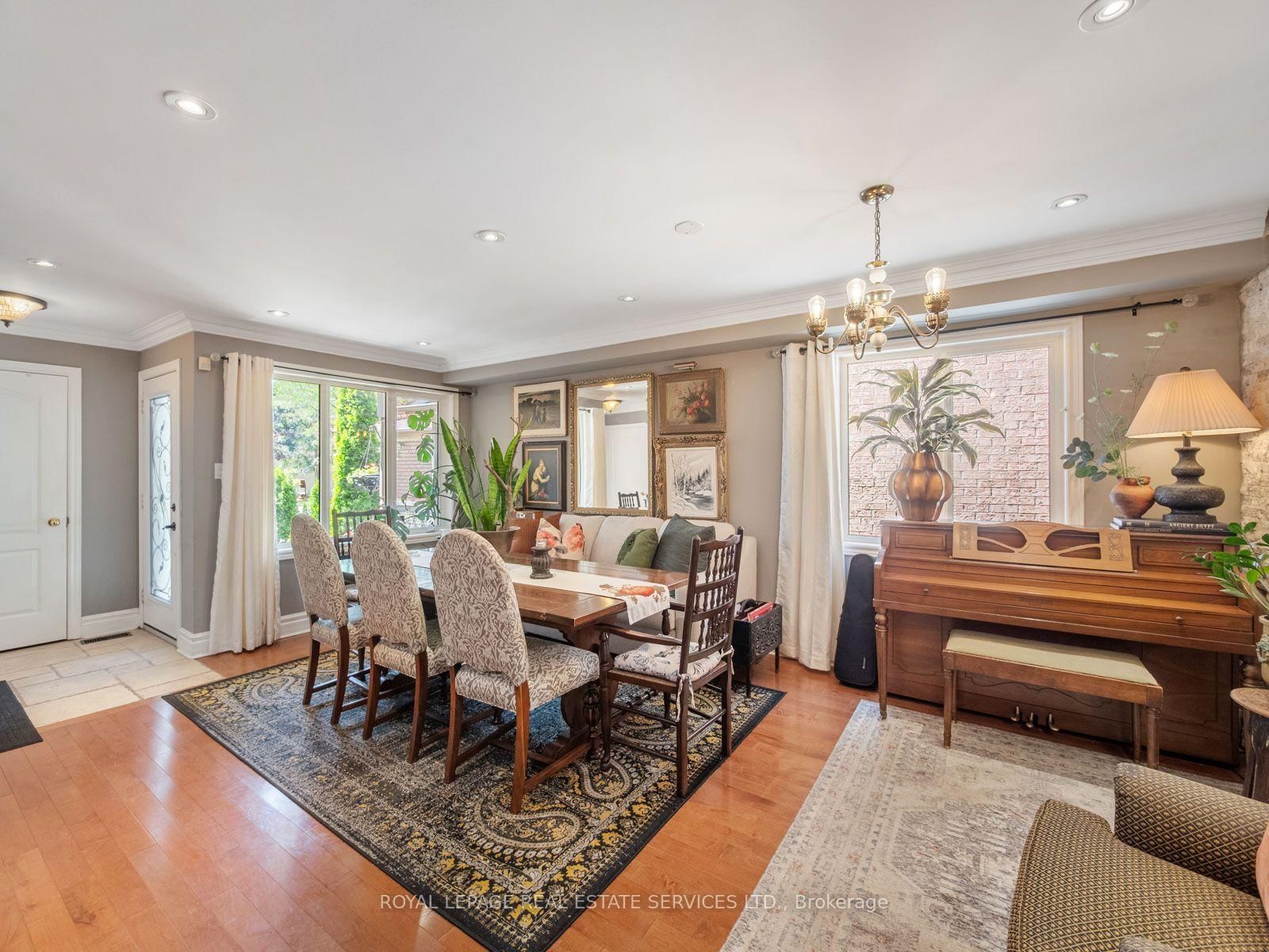 84 Sandway Crescent • Vaughan, ON photo 6