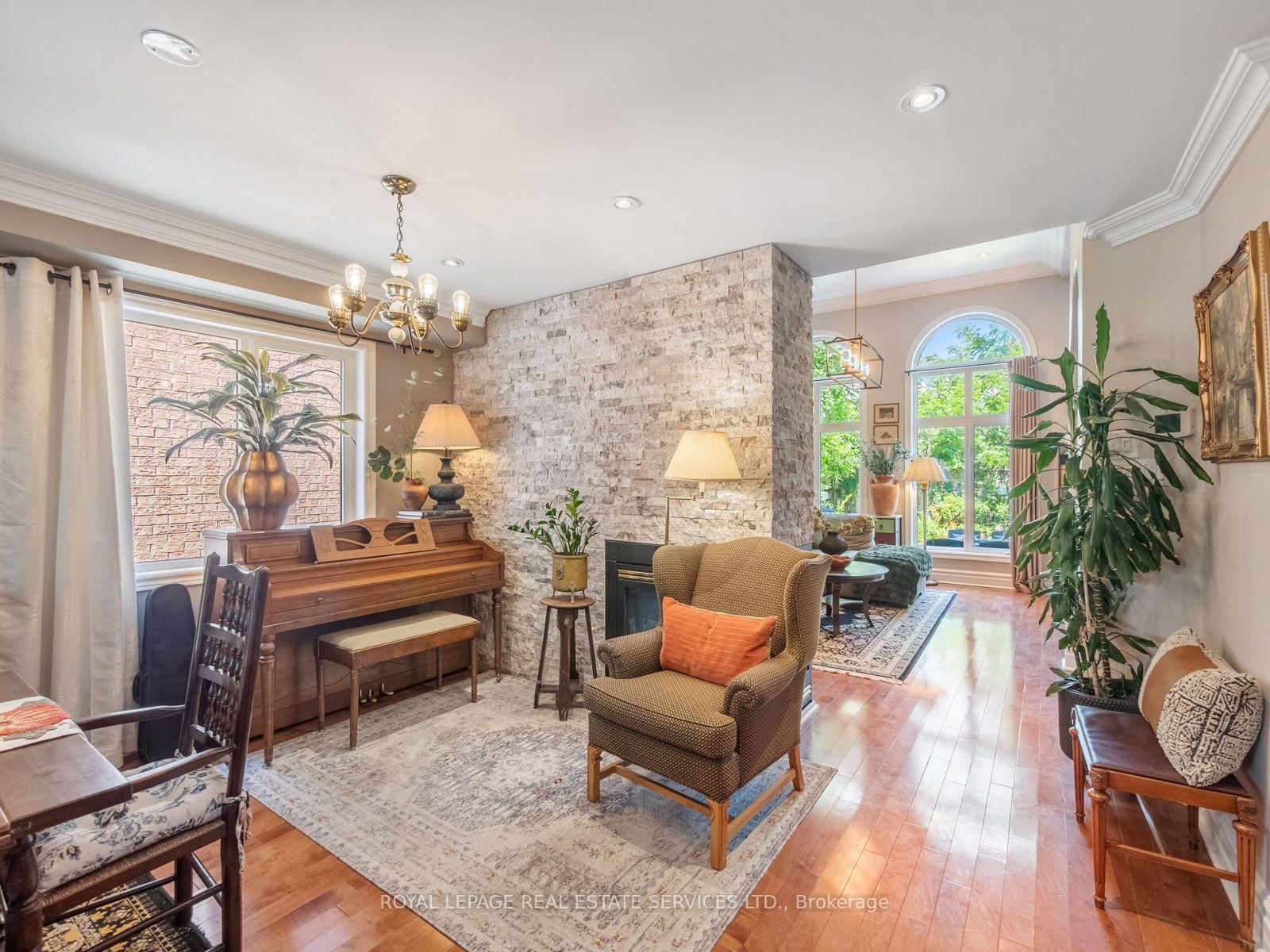 84 Sandway Crescent • Vaughan, ON photo 7