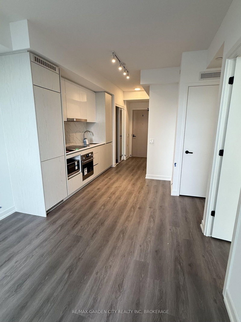 1701 - 28 Interchange Way W