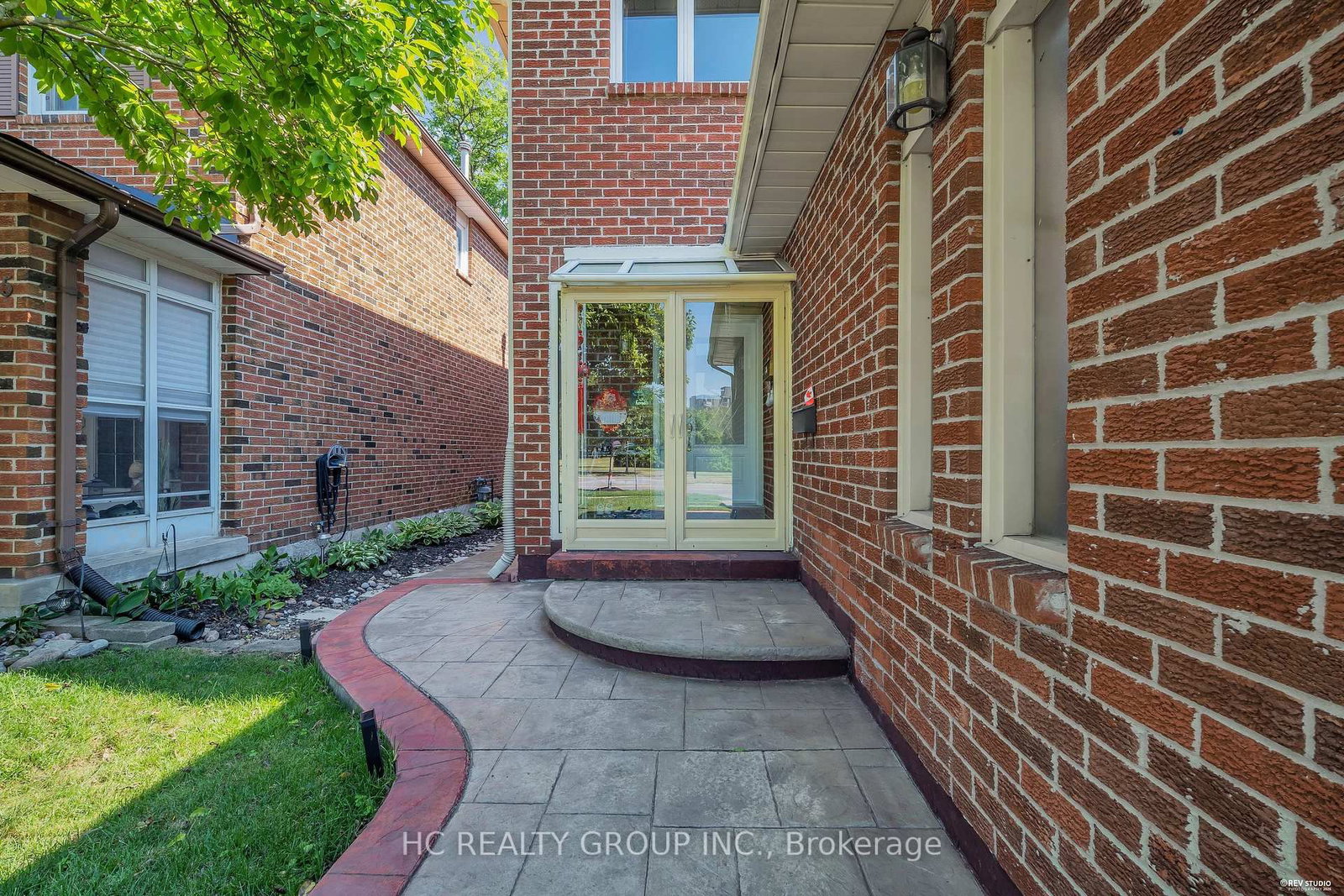 17 Pugsley Avenue • Richmond Hill, ON photo 3