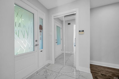 17 Pugsley Avenue • Richmond Hill, ON photo 4