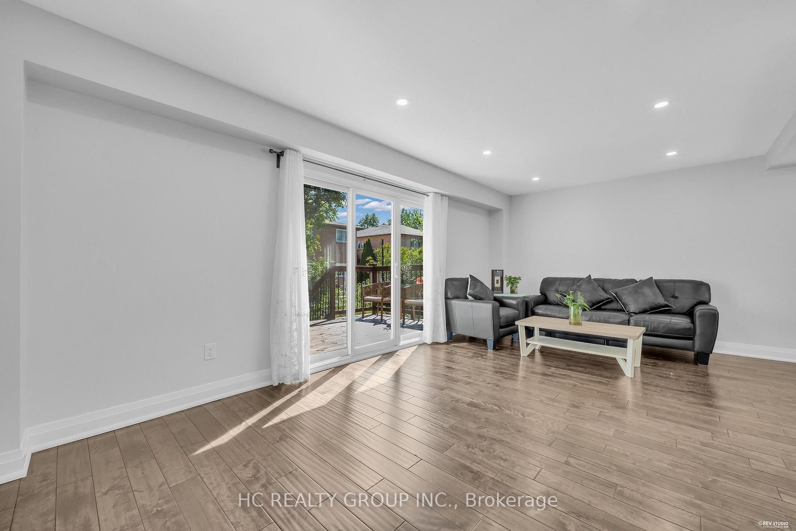 17 Pugsley Avenue • Richmond Hill, ON photo 8