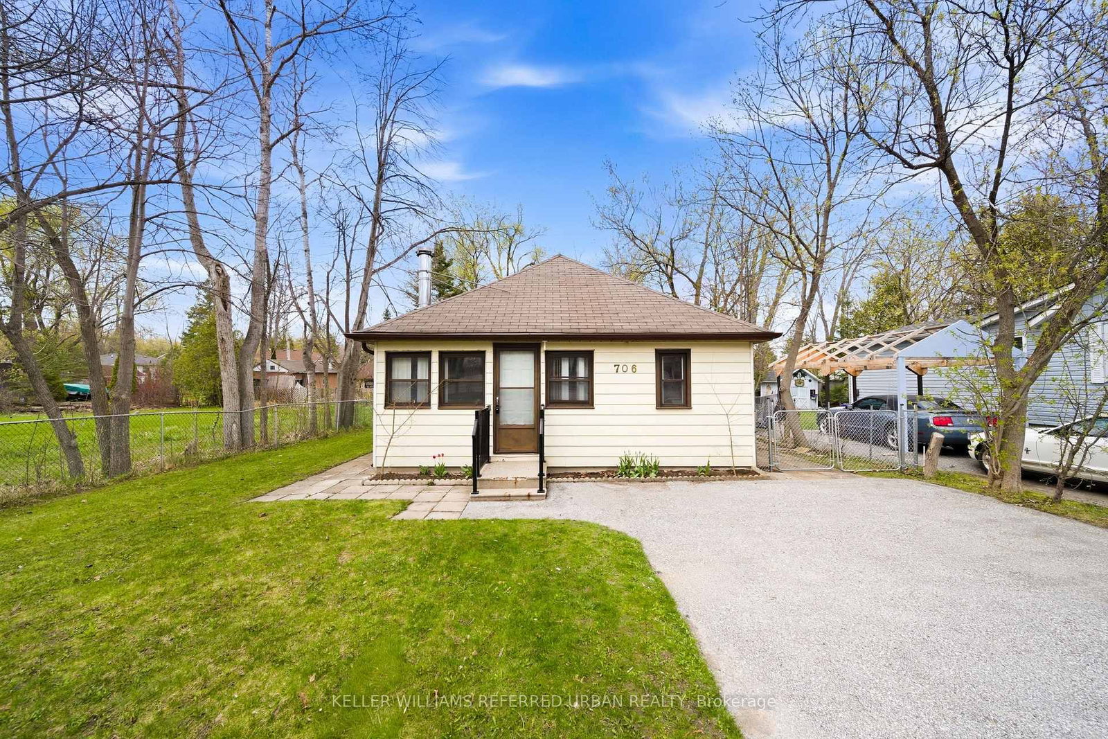 706 Chestnut Street • Innisfil, ON photo 1